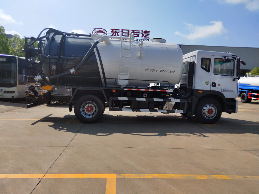 東風(fēng)D9吸污車(chē) 東風(fēng)D9吸污車(chē)