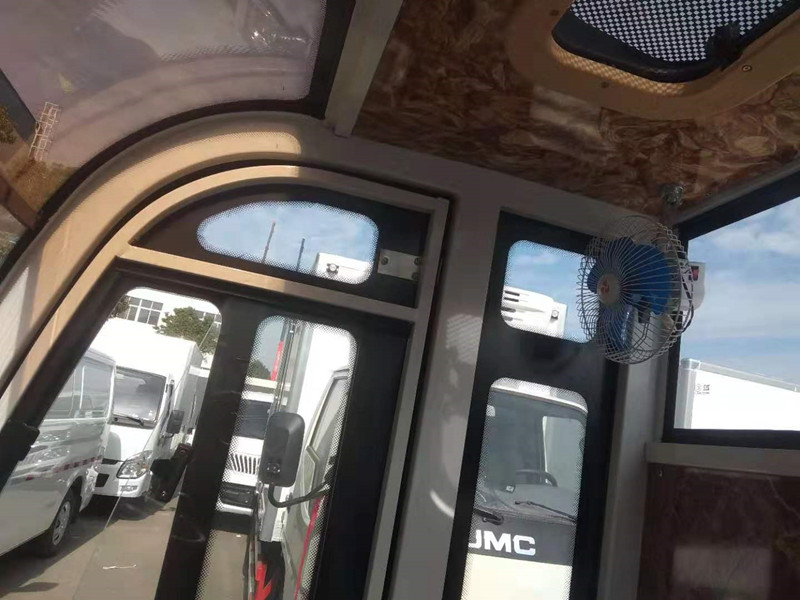 電動(dòng)掃路車圖片 電動(dòng)掃路車圖片