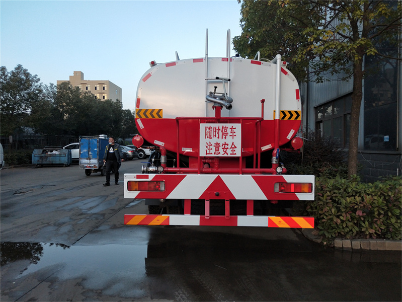 東風(fēng)天龍25噸灑水車 東風(fēng)天龍25噸灑水車